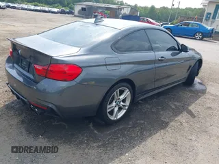 2016 BMW 4 Series 435i xDrive z VIN WBA3R5C58GK373564, wystawiony jako IAAI lot #42495578 z przebiegiem 74 690 mil mil oraz . Historia ofert i sprzedaży dostępna na DreamBid. Obrazek 4.
