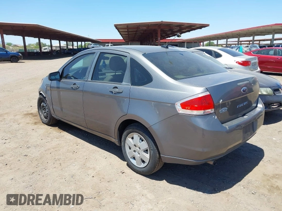 2010 Ford Focus S z VIN 1FAHP3EN5AW154826, wystawiony jako IAAI lot #42298155 z przebiegiem 170 690 mil mil oraz . Historia ofert i sprzedaży dostępna na DreamBid. Obrazek 3.