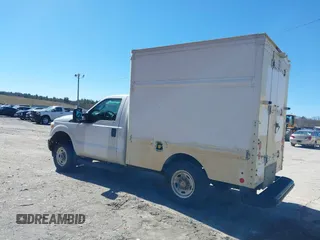2015 Ford F-250 XL z VIN 1FDBF2B66FEA47593, wystawiony jako IAAI lot #38838987 z przebiegiem 438 340 mil mil oraz . Historia ofert i sprzedaży dostępna na DreamBid. Obrazek 3.