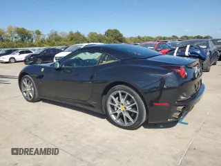 2010 Ferrari California z VIN ZFF65LJA9A0174625, wystawiony jako Copart lot #77766884 z przebiegiem 28 829 mil mil oraz Szkody całkowita. Historia ofert i sprzedaży dostępna na DreamBid. Obrazek 2.