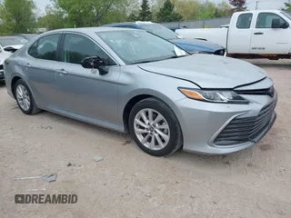 2023 Toyota Camry LE z VIN 4T1C11AK1PU834454, wystawiony jako IAAI lot #42241738 z przebiegiem 39 658 mil mil oraz . Historia ofert i sprzedaży dostępna na DreamBid. Obrazek 1.