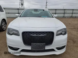 2022 Chrysler 300 Touring L with VIN 2C3CCADGXNH184954, listed as a Copart auction lot 84247384 with 27,297 mi miles and Salvage Title. Bid and sale history available at carsss.com. Image 5.