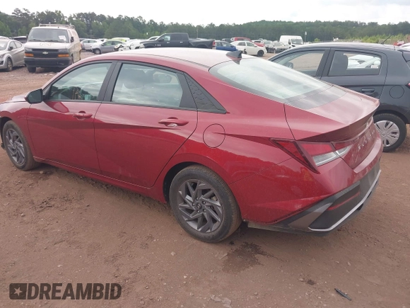2024 Hyundai Elantra SEL z VIN KMHLM4DG5RU769160, wystawiony jako IAAI lot #42509506 z przebiegiem 38 926 mil mil oraz . Historia ofert i sprzedaży dostępna na DreamBid. Obrazek 3.