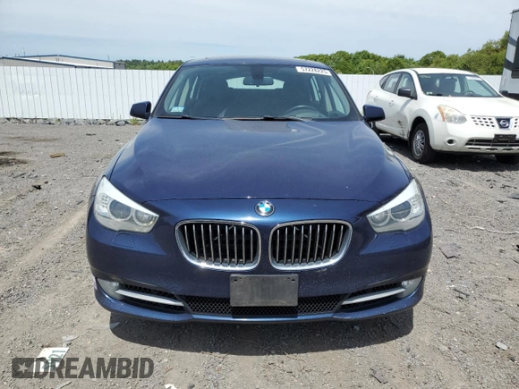 2013 BMW 5 Series 535i Gran Turismo xDrive z VIN WBASP2C59DC339798, wystawiony jako Copart lot #57228225 z przebiegiem 131 424 mil mil oraz Czysty tytuł • Clean title. Historia ofert i sprzedaży dostępna na DreamBid. Obrazek 5.