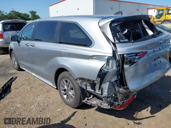 2022 Toyota Sienna XLE with VIN 5TDYRKEC1NS125049, listed as a IAAI auction lot 41984671 with 40,705 mi miles and . Bid and sale history available at DreamBid. Image 3.