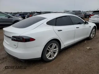 2015 Tesla Model S 85D with VIN 5YJSA1S21FF089159, listed as a Copart auction lot 51504605 with 58,944 mi miles and Clean Title. Bid and sale history available at carsss.com. Image 3.