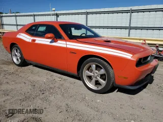 2010 Dodge Challenger R/T Classic z VIN 2B3CJ5DT6AH270246, wystawiony jako Copart lot #53499155 z przebiegiem 69 107 mil mil oraz Szkoda całkowita • Salvage title. Historia ofert i sprzedaży dostępna na DreamBid. Obrazek 4.