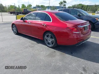 2020 Mercedes-Benz E 350 z VIN WDDZF8DB1LA747787, wystawiony jako IAAI lot #42310513 z przebiegiem 64 707 mil mil oraz . Historia ofert i sprzedaży dostępna na DreamBid. Obrazek 3.