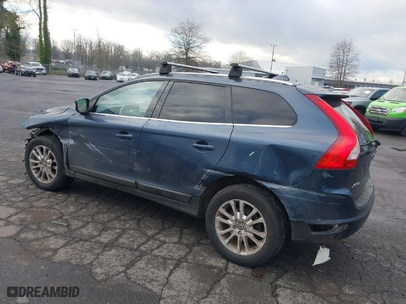 2010 Volvo XC60 3.0T with VIN YV4992DZ2A2119737, listed as a IAAI auction lot 41313329 with 101,112 mi miles. Bid and sale history available at carsss.com. Image 3.