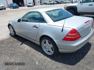 1999 Mercedes-Benz SLK 230/320 with VIN WDBKK47F1XF133747, listed as a IAAI auction lot 42611194 with Not provided miles and . Bid and sale history available at DreamBid. Image 3.