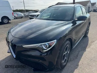 2018 Alfa Romeo Stelvio Sport z VIN ZASFAKPN2J7B59011, wystawiony jako Copart lot #51618575 z przebiegiem 70 138 mil mil oraz Tytuł czysty. Historia ofert i sprzedaży dostępna na DreamBid. Obrazek 1.