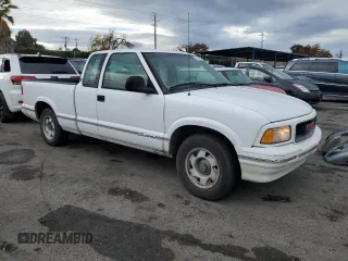 1997 GMC Sonoma SLS with VIN 1GTCS19X2V8516379, listed as a Copart auction lot 84080794 with 257,607 mi miles and Salvage Title. Bid and sale history available at carsss.com. Image 4.
