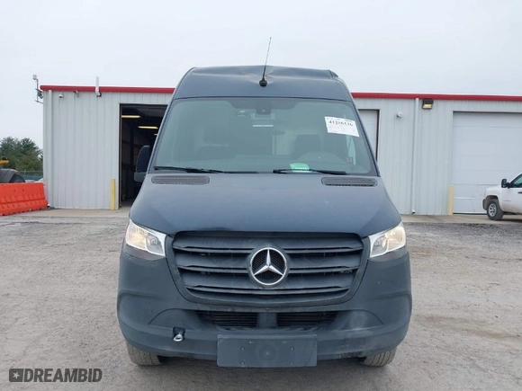 2019 Mercedes-Benz Sprinter Cargo Van with VIN WD4PF0CD8KP032948, listed as a IAAI auction lot 41256136 with 82,017 mi miles. Bid and sale history available at carsss.com. Image 6.