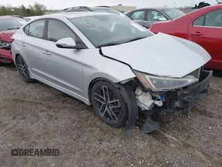 2019 Hyundai Elantra Sport с VIN KMHD04LB8KU819464, выставлен на аукционе IAAI как лот 41926321 с пробегом 63 456 миль миль и . История ставок и продаж доступна на DreamBid. Изображение 1.