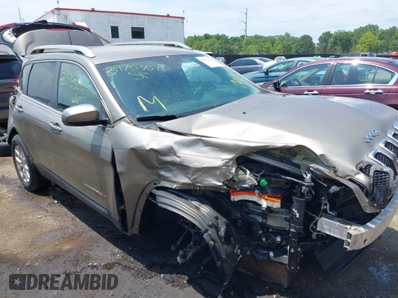 2016 Jeep Cherokee Latitude with VIN 1C4PJMCS3GW251912, listed as a IAAI auction lot 39753032 with 59,401 mi miles. Bid and sale history available at carsss.com. Image 6.