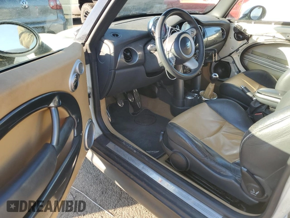 2008 MINI Convertible S with VIN WMWRH33598TU81236, listed as a Copart auction lot 42332895 with 140,607 mi miles and Salvage title. Bid and sale history available at DreamBid. Image 8.