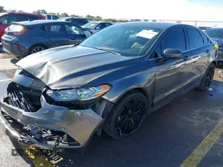 2018 Ford Fusion SE z VIN 3FA6P0H70JR191384, wystawiony jako IAAI lot #41340319 z przebiegiem 89 581 mil mil oraz . Historia ofert i sprzedaży dostępna na DreamBid. Obrazek 19.