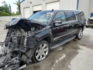 2015 Cadillac Escalade ESV Luxury z VIN 1GYS4SKJ7FR713846, wystawiony jako Copart lot #56005375 z przebiegiem 149 795 mil mil oraz Szkody całkowita. Historia ofert i sprzedaży dostępna na DreamBid. Obrazek 1.
