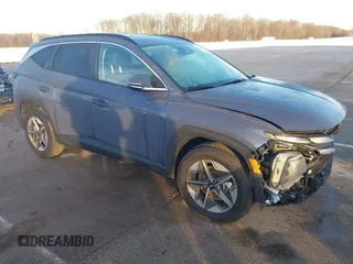 2025 Hyundai Tucson SEL Convenience with VIN 5NMJCCDE3SH450571, listed as a IAAI auction lot 41114590 with 3,692 mi miles and . Bid and sale history available at DreamBid. Image 1.