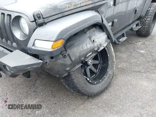 2020 Jeep Wrangler Unlimited Sport z VIN 1C4HJXDN3LW164701, wystawiony jako IAAI lot #41200437 z przebiegiem 102 272 mil mil oraz . Historia ofert i sprzedaży dostępna na DreamBid. Obrazek 6.