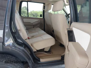 2007 Ford Explorer XLT with VIN 1FMEU63E97UB66066, listed as a IAAI auction lot 41920036 with 165,482 mi miles. Bid and sale history available at carsss.com. Image 8.