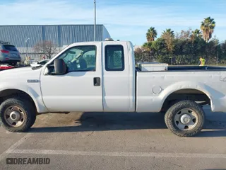 2005 Ford Super Duty F-250 XL with VIN 1FTSX21555EC98291, listed as a IAAI auction lot 41241132 with 67,098 mi miles. Bid and sale history available at carsss.com. Image 14.