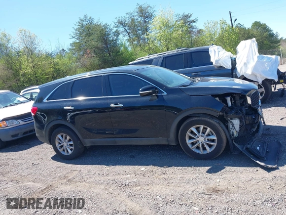 2018 Kia Sorento LX with VIN 5XYPG4A35JG410489, listed as a IAAI auction lot 41814696 with 134,402 mi miles. Bid and sale history available at carsss.com. Image 13.