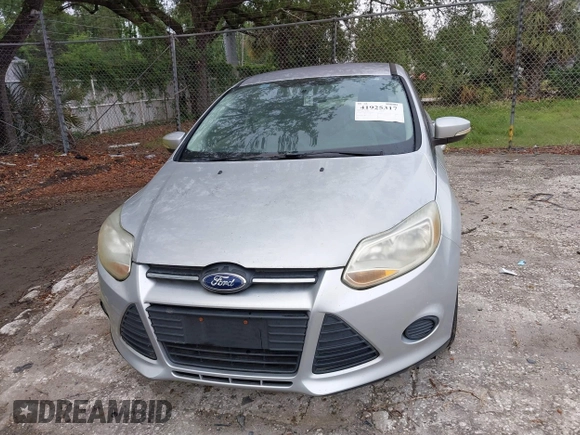2013 Ford Focus SE with VIN 1FADP3F28DL321429, listed as a IAAI auction lot 41925317 with 34,657 mi miles. Bid and sale history available at carsss.com. Image 6.