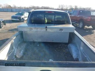 2003 Ford F-150 XL z VIN 1FTRX18W53NA29776, wystawiony jako IAAI lot #41413445 z przebiegiem 231 533 mil mil oraz . Historia ofert i sprzedaży dostępna na DreamBid. Obrazek 8.