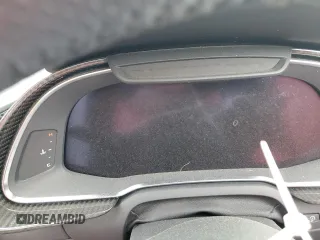 2020 Audi R8 Spyder performance z VIN WUA4BCFX3L7901606, wystawiony jako Copart lot #75199024 z przebiegiem Nie podano mil oraz Nie do naprawy. Historia ofert i sprzedaży dostępna na DreamBid. Obrazek 9.