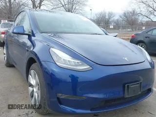 2022 Tesla Model Y Long Range with VIN 7SAYGDEE1NF329909, listed as a IAAI auction lot 41628643 with 32,824 mi miles. Bid and sale history available at carsss.com. Image 1.