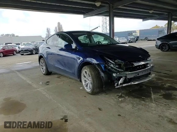 2024 Tesla Model Y Long Range with VIN 7SAYGDEE6RF025366, listed as a Copart auction lot 49328055 with 10,319 mi miles and Salvage Title. Bid and sale history available at DreamBid. Image 11.