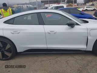 2023 Audi e-tron GT Prestige z VIN WAUEJBFW3P7004116, wystawiony jako IAAI lot #41771964 z przebiegiem 23 984 mil mil oraz . Historia ofert i sprzedaży dostępna na DreamBid. Obrazek 13.