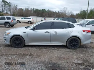 2016 Kia Optima EX z VIN 5XXGU4L36GG070336, wystawiony jako IAAI lot #41259692 z przebiegiem 124 807 mil mil oraz . Historia ofert i sprzedaży dostępna na DreamBid. Obrazek 15.