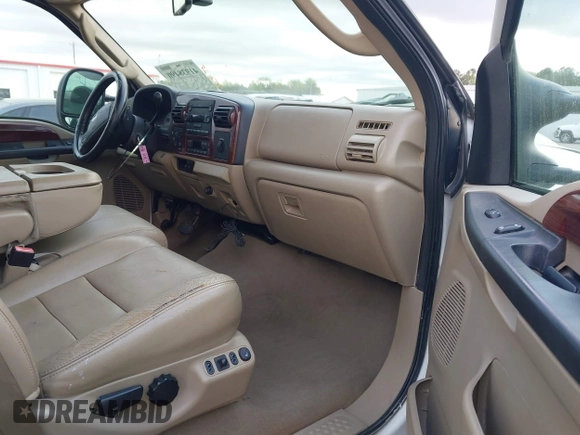 2006 Ford F-250 XL z VIN 1FTSW21Y06EC79422, wystawiony jako IAAI lot #41938490 z przebiegiem 172 623 mil mil oraz . Historia ofert i sprzedaży dostępna na DreamBid. Obrazek 5.
