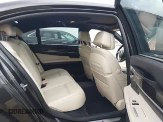 2014 BMW 7 Series ALPINA B7 z VIN WBAYE8C57ED134799, wystawiony jako IAAI lot #41891633 z przebiegiem 96 411 mil mil oraz . Historia ofert i sprzedaży dostępna na DreamBid. Obrazek 8.