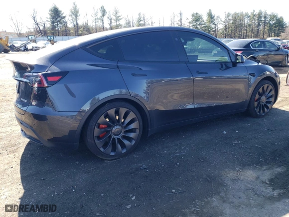 2024 Tesla Model Y Performance with VIN 7SAYGDEF2RA323192, listed as a Copart auction lot 49386595 with 5,044 mi miles and Salvage Title. Bid and sale history available at carsss.com. Image 3.