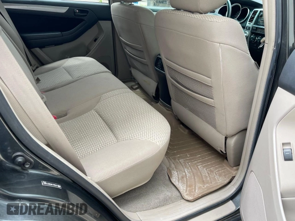 2008 Toyota 4Runner SR5 z VIN JTEBU14R380128817, wystawiony jako Copart lot #56390255 z przebiegiem 260 669 mil mil oraz Czysty tytuł • Clean title. Historia ofert i sprzedaży dostępna na DreamBid. Obrazek 6.