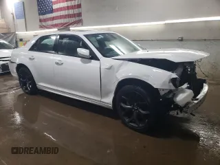 2022 Chrysler 300 Touring L with VIN 2C3CCADG2NH232866, listed as a Copart auction lot 44441475 with 39,564 mi miles and Non Repairable. Bid and sale history available at carsss.com. Image 4.