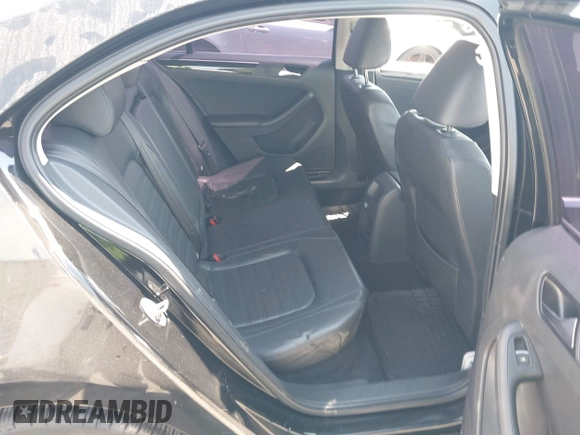 2015 Volkswagen Jetta SEL z VIN 3VWL17AJ7FM307632, wystawiony jako IAAI lot #42766536 z przebiegiem 101 661 mil mil oraz . Historia ofert i sprzedaży dostępna na DreamBid. Obrazek 8.