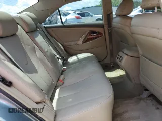 2008 Toyota Camry LE z VIN 4T1BK46K88U575417, wystawiony jako Copart lot #59084185 z przebiegiem 242 347 mil mil oraz Czysty tytuł • Clean title. Historia ofert i sprzedaży dostępna na DreamBid. Obrazek 10.