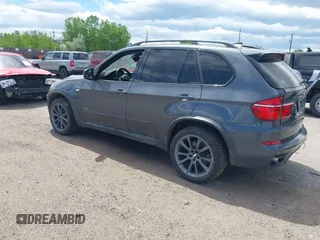 2012 BMW X5 35i z VIN 5UXZV4C53CL987556, wystawiony jako IAAI lot #42297756 z przebiegiem 190 922 mil mil oraz . Historia ofert i sprzedaży dostępna na DreamBid. Obrazek 3.