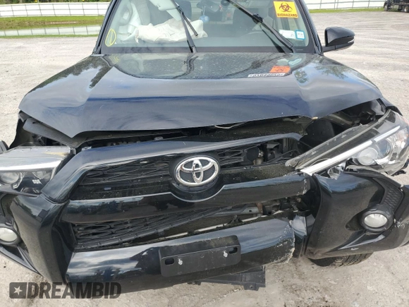 2018 Toyota 4Runner SR5 z VIN JTEBU5JR1J5531022, wystawiony jako Copart lot #57049625 z przebiegiem Nie podano mil oraz Szkoda całkowita • Salvage title. Historia ofert i sprzedaży dostępna na DreamBid. Obrazek 12.