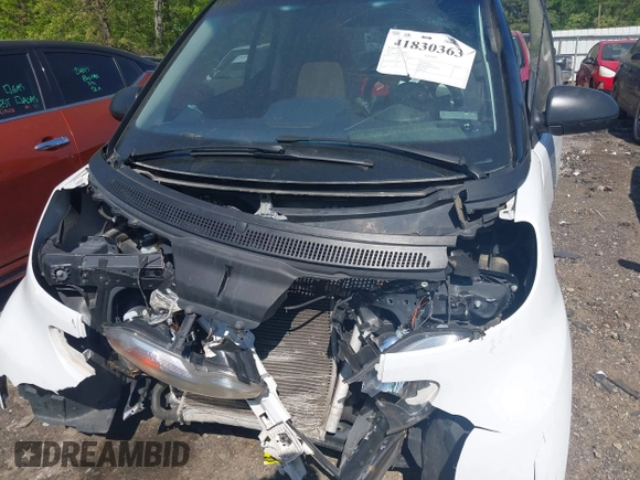 2015 Smart fortwo Passion with VIN WMEEJ3BA9FK806363, listed as a IAAI auction lot 41830363 with 1 mi miles. Bid and sale history available at carsss.com. Image 6.