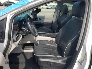 2022 Chrysler Pacifica Hybrid Limited z VIN 2C4RC1S7XNR123039, wystawiony jako Copart lot #57786915 z przebiegiem 61 616 mil mil oraz Szkoda całkowita • Salvage title. Historia ofert i sprzedaży dostępna na DreamBid. Obrazek 7.