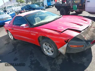 1997 Pontiac Firebird Trans Am z VIN 2G2FV22P8V2208008, wystawiony jako IAAI lot #42193832 z przebiegiem Nie podano mil oraz . Historia ofert i sprzedaży dostępna na DreamBid. Obrazek 1.