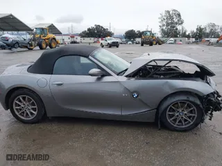 2005 BMW Z4 2.5i with VIN 4USBT33525LS57072, listed as a IAAI auction lot 41778015 with 69,483 mi miles. Bid and sale history available at carsss.com. Image 13.
