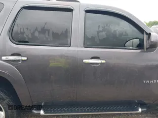 2010 Chevrolet Tahoe LT z VIN 1GNUKBE03AR221483, wystawiony jako IAAI lot #42157016 z przebiegiem 233 193 mil mil oraz . Historia ofert i sprzedaży dostępna na DreamBid. Obrazek 13.