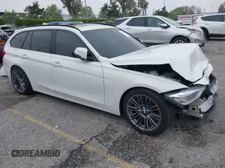 2015 BMW 3 Series 328d xDrive z VIN WBA3K5C58FK301749, wystawiony jako IAAI lot #42157888 z przebiegiem 175 990 mil mil oraz . Historia ofert i sprzedaży dostępna na DreamBid. Obrazek 1.