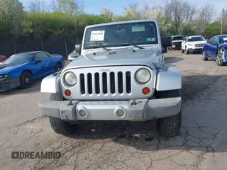 2009 Jeep Wrangler Unlimited Sahara with VIN 1J4GA59129L780013, listed as a IAAI auction lot 41976308 with 164,738 mi miles. Bid and sale history available at carsss.com. Image 6.